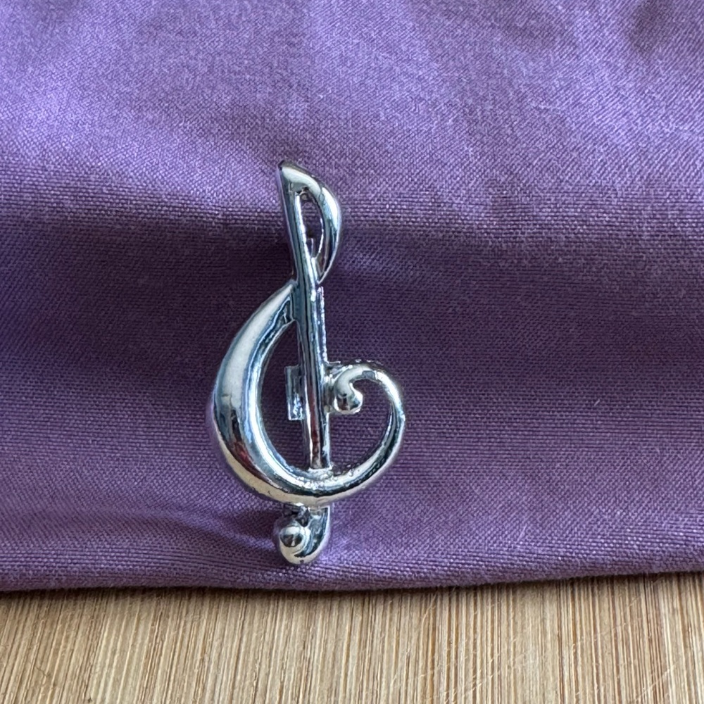 Vintage Silver Treble Clef Brooch